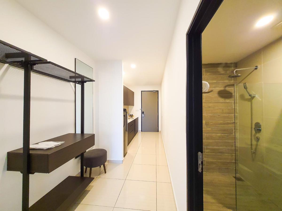 Ramada Suites By Wyndham The Straits ยะโฮร์บาห์รู ภายนอก รูปภาพ